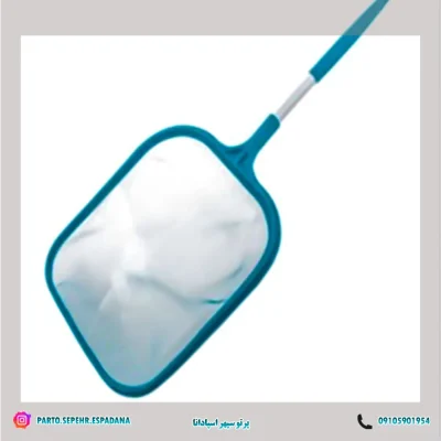 برگها و حشرات روی سطح آب جمع میشوند و ظاهر استخر را خراب میکنند. تور مخصوص جمعآوری، سریعترین راه برای حذف آنهاست. حشره گیر استخر